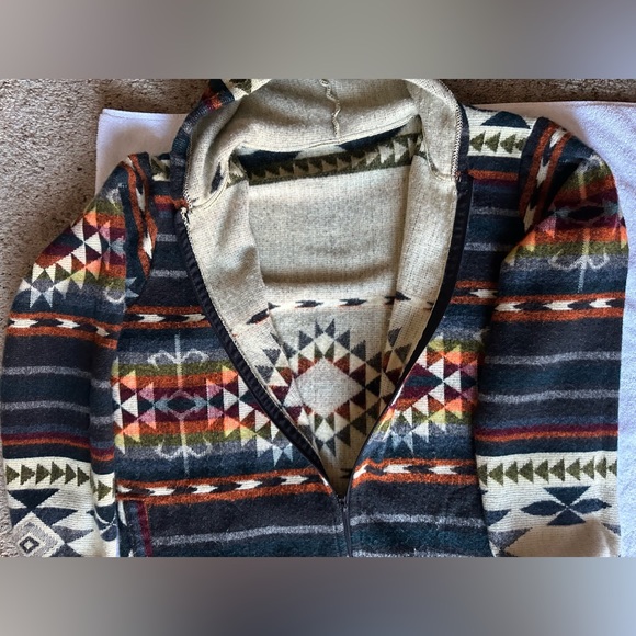 Native print zip up - Picture 5 of 11